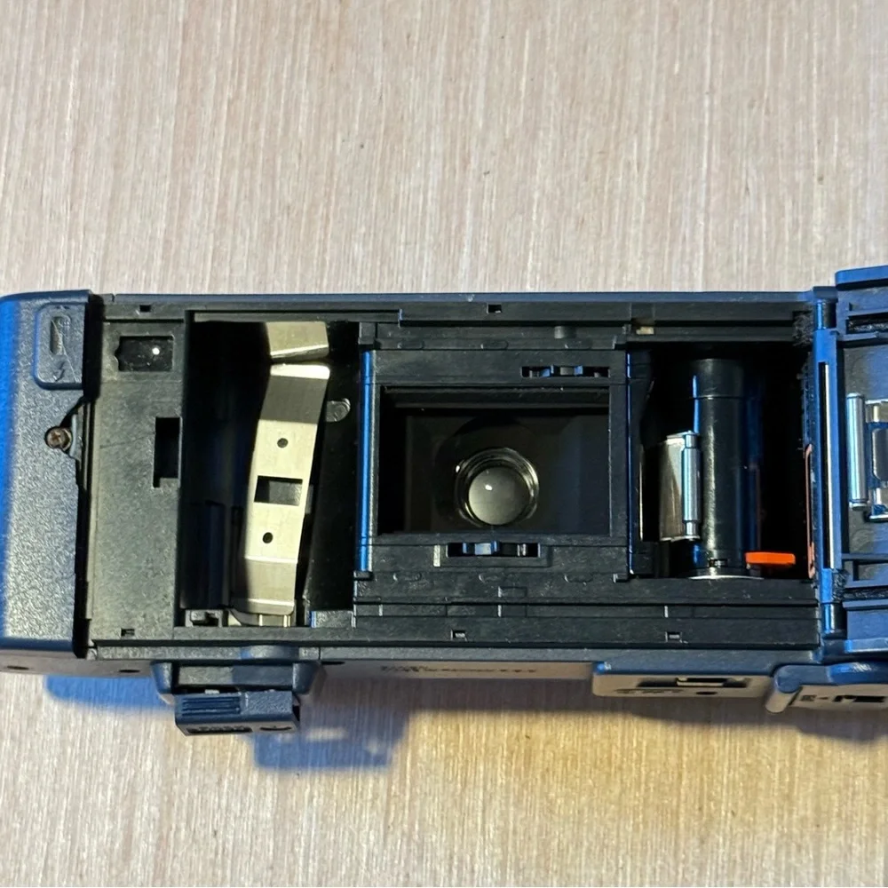 Canon Snappy 20 BLUE 35mm 1:4.5 Point & Shoot Film Camera Broken “Parts/Repair”